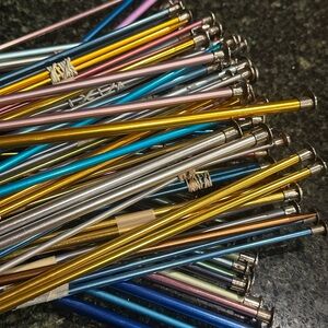 Lot 90 aluminum long knitting needles sewing 45 pair used